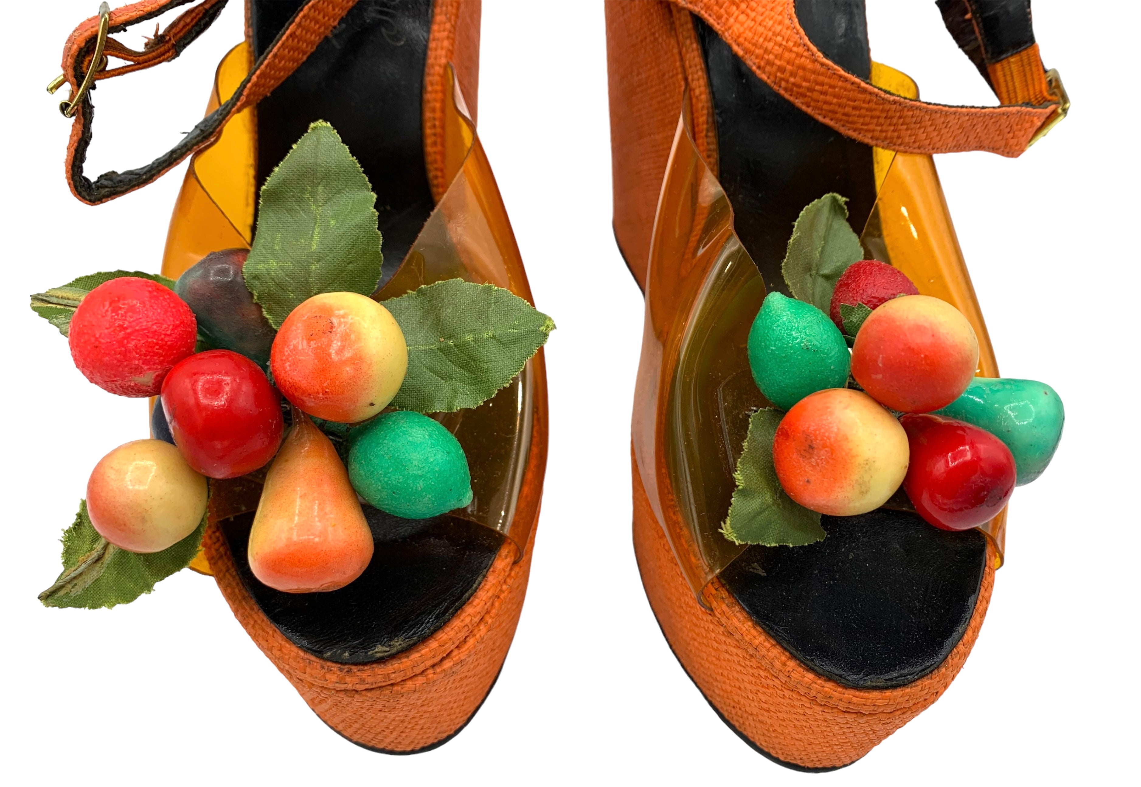 The Wonder Wedge by Bonnie Smith for Kimel '70s Orange Woven Fruit Bunch Wedge Platform Sandals, toe detail